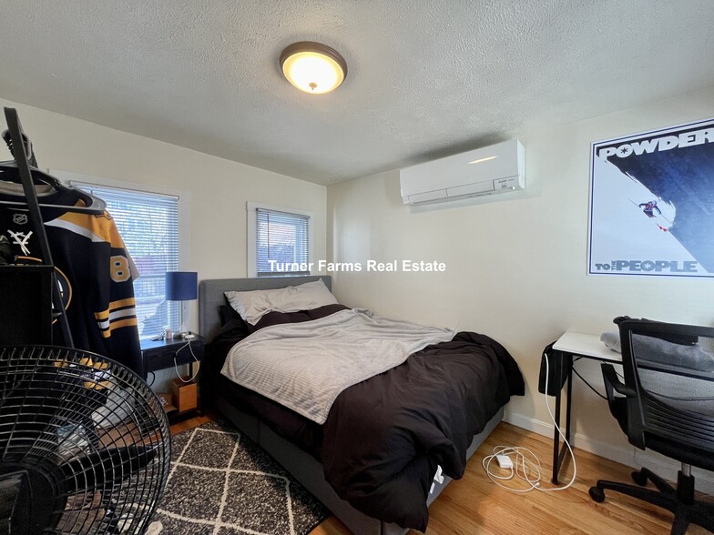 Building Photo - 525 E 3rd St