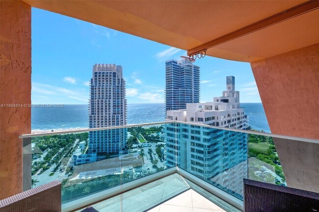 Building Photo - 300 South Pointe Dr