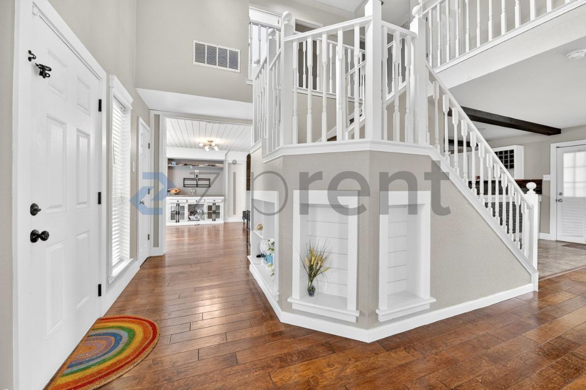 Building Photo - 3817 Dutton Dr