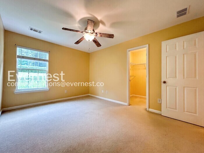 Building Photo - 2395 Mayfair Dr