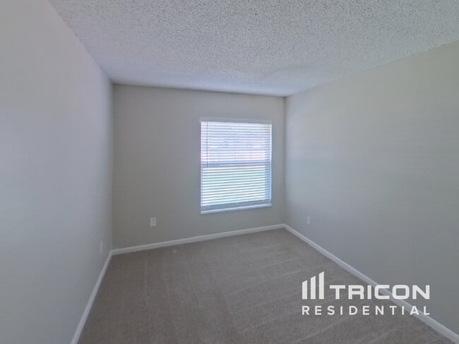 Building Photo - 615 Forest Hills Dr