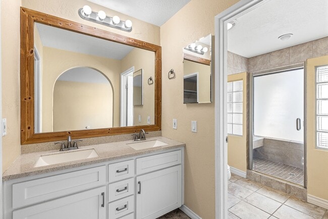 Building Photo - Beautiful 2Br / 2.5Ba Townhome In La Costa!! Call For Showing! 3D Tour Available!