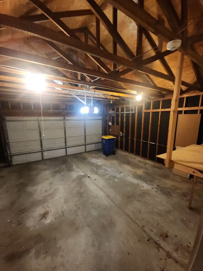 Building Photo - Spacious Home in Ladue Schools