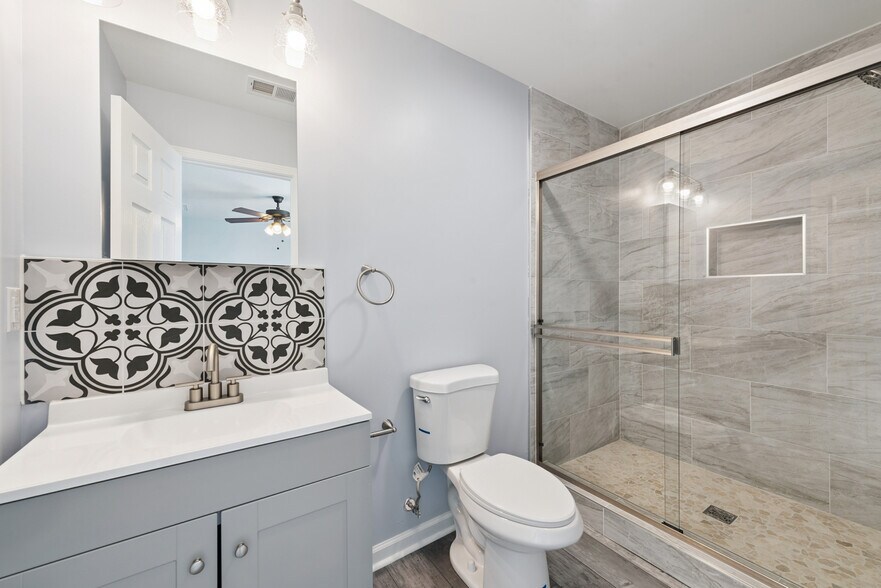 Building Photo - 305 N Graham St