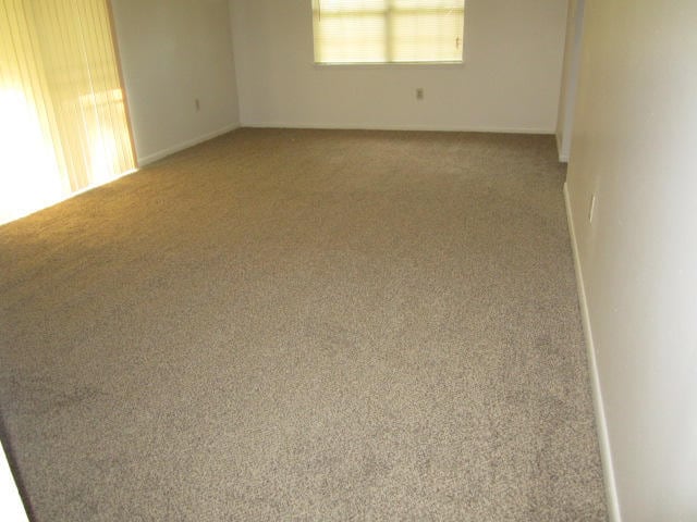 Building Photo - 313 Somerset Dr