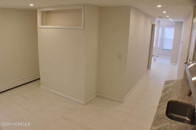 Building Photo - 106 Wallace St