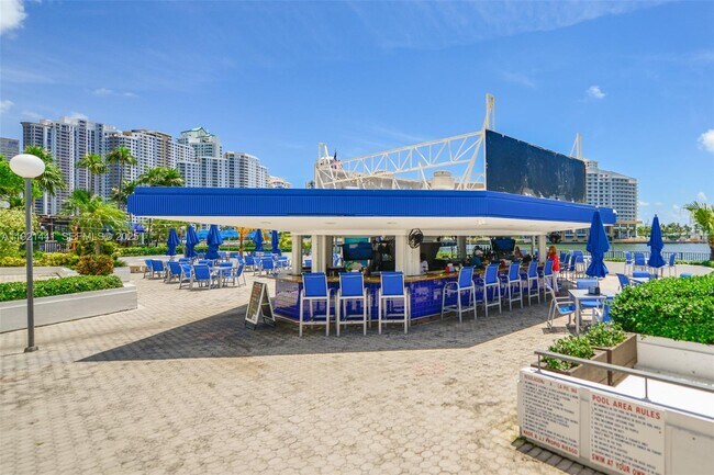 Building Photo - 801 Brickell Bay Dr