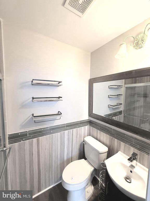 Building Photo - 1745 N 60th St