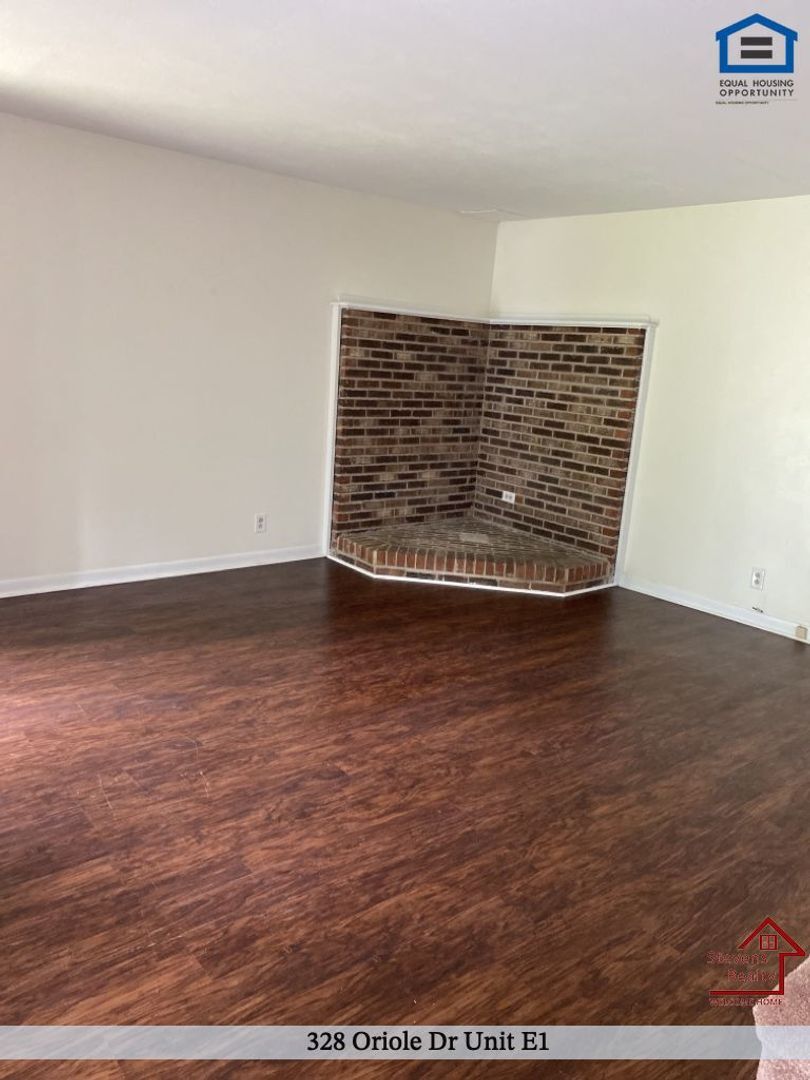 Building Photo - 328 Oriole Dr