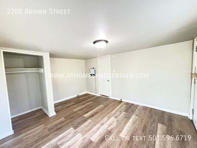 Building Photo - 2208 Brown St