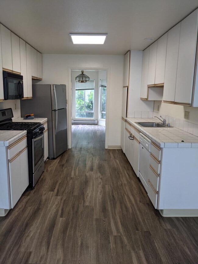Building Photo - 3 bedroom in San Francisco CA 94117
