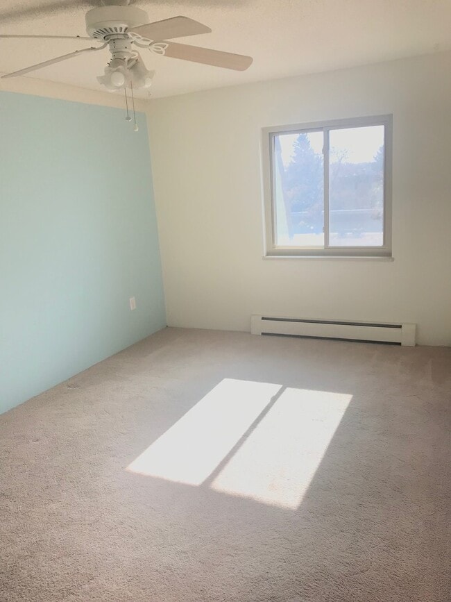 Building Photo - Top Floor South Facing One Bedroom Condo In North Boulder!  Perfect Location!