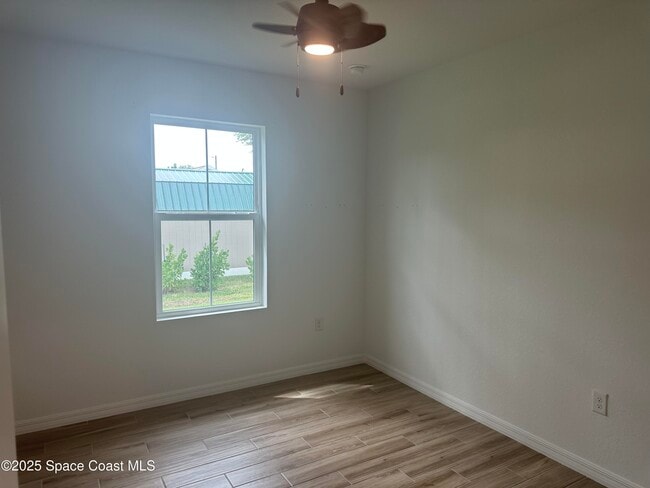 Building Photo - 712 Donau Ave NW