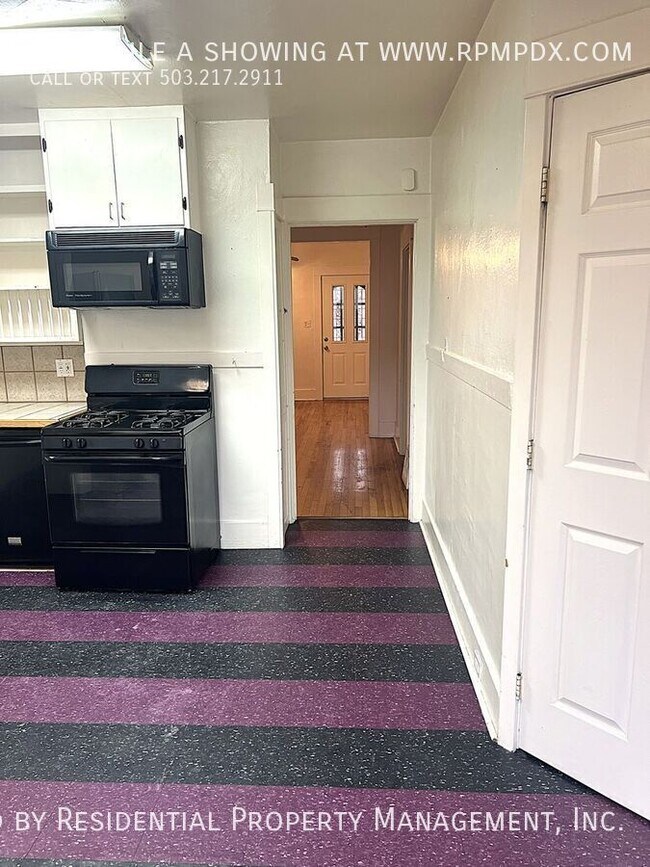 Building Photo - 214 NE Bryant St