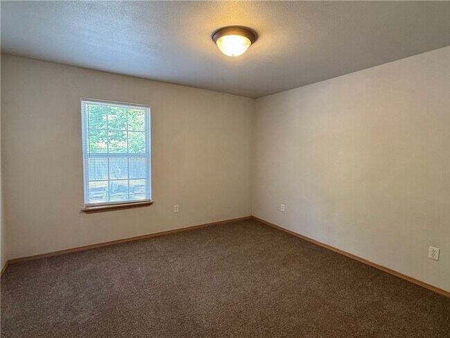 Building Photo - 8148 Randall Ln