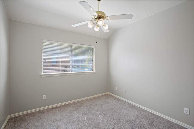 Building Photo - 8305 Spinnaker Bay Ln