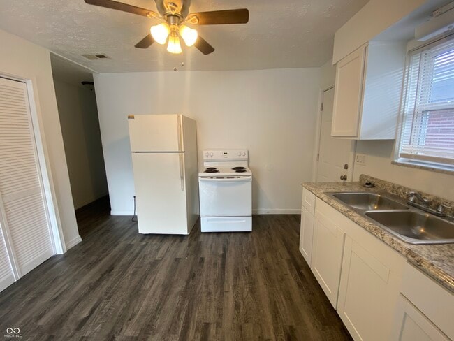 Building Photo - 621 N Oxford St