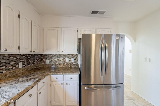 Building Photo - 3-bedroom townhome in great central Phoeni...
