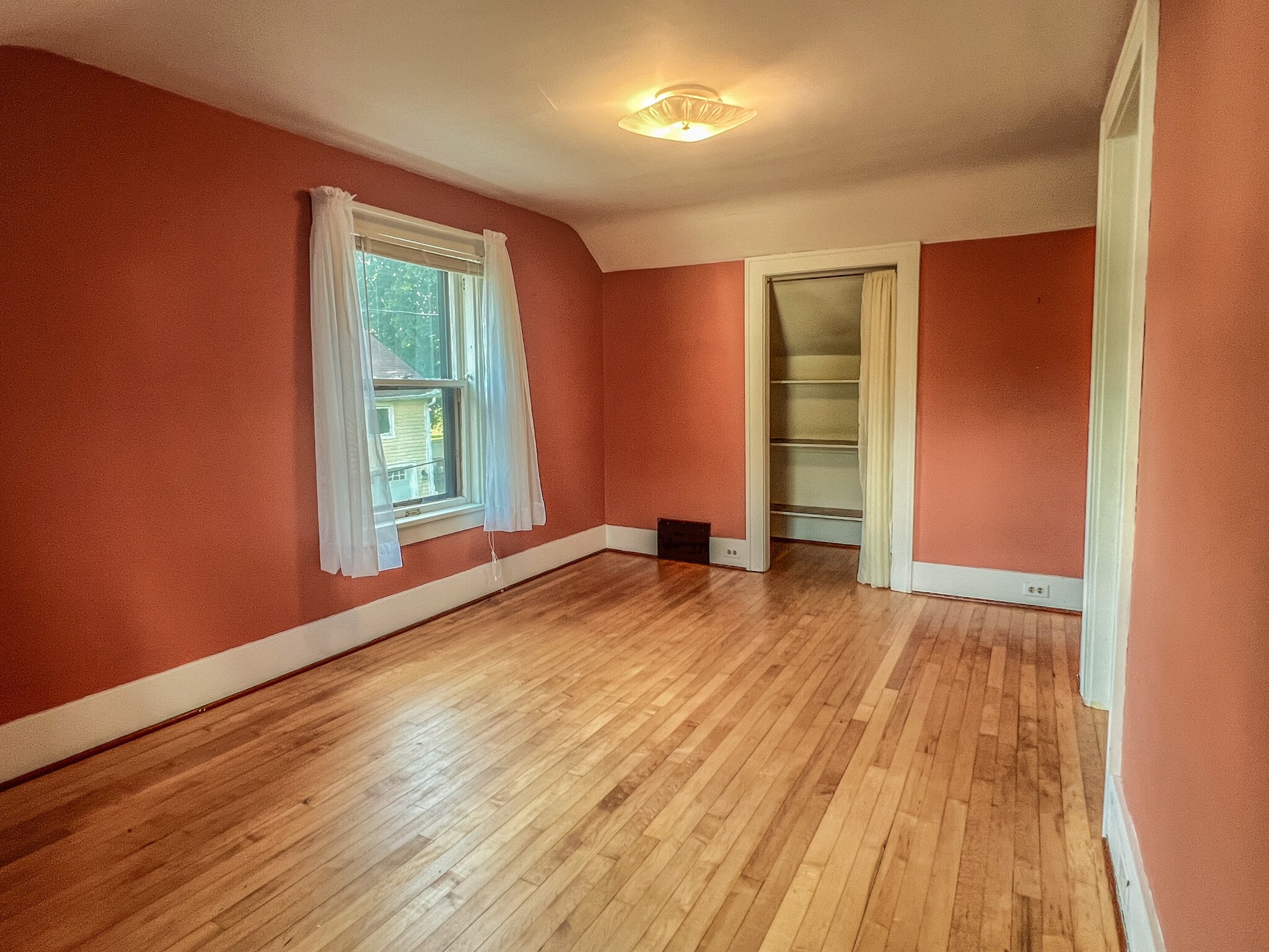 Building Photo - 818 7th St S