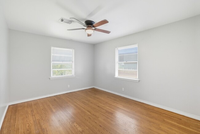 Building Photo - 2527 Roy Cir