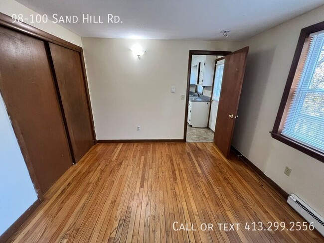 Building Photo - Charming 3 BR in a Quiet Amherst Location