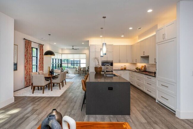 Building Photo - Welcome To The Sophia - Your Perfect Retreat in Historic Druid Hills!