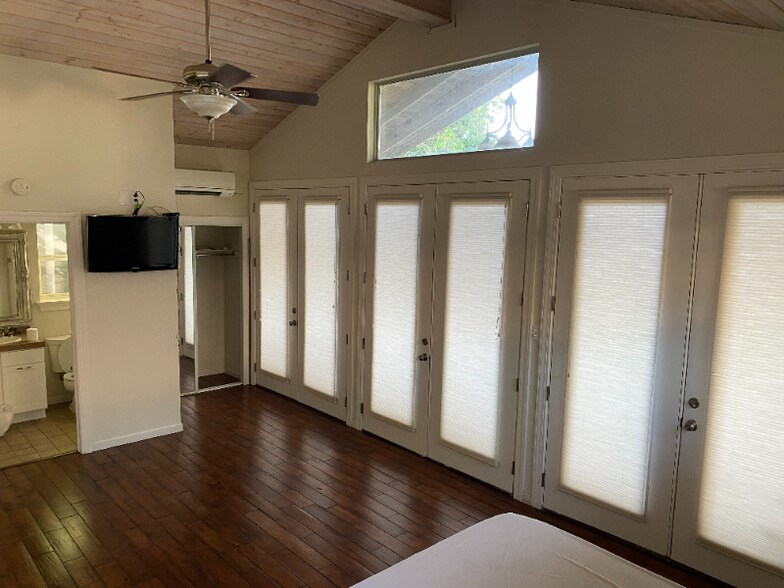 Building Photo - 30 Guada Coma