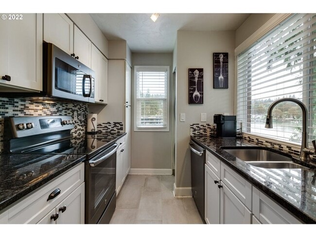 Building Photo - FABULOUS & SOPHISTICATED CONDO IN LO