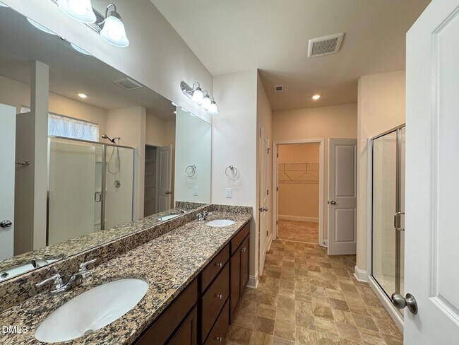 Building Photo - 2323 Bethpage Dr