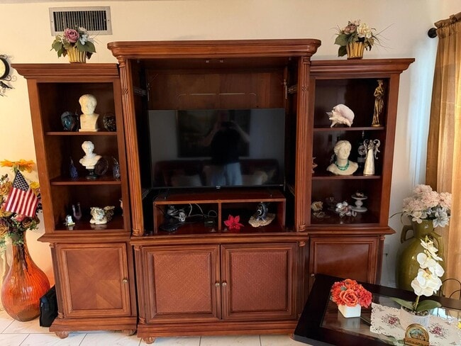 Building Photo - 502 Davis Rd