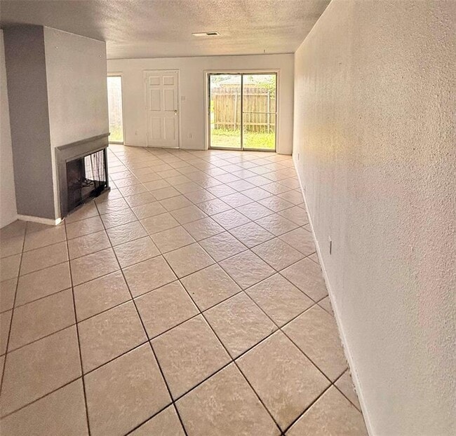 Building Photo - 5915 Fairmeadow Dr