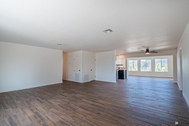 Building Photo - 12175 S Ironwood Dr