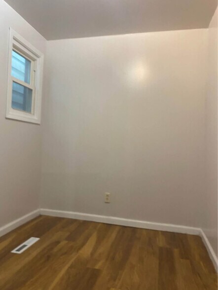 Building Photo - 266 7th St