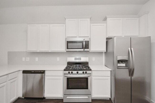 Building Photo - 15859 Kinlough Dr