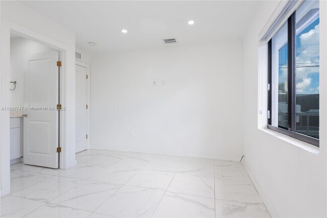 Building Photo - 2492 NW 44th St