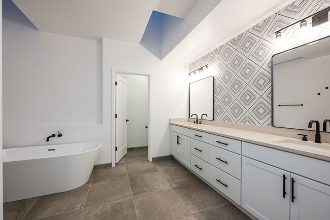 Building Photo - New in Picacho Hills