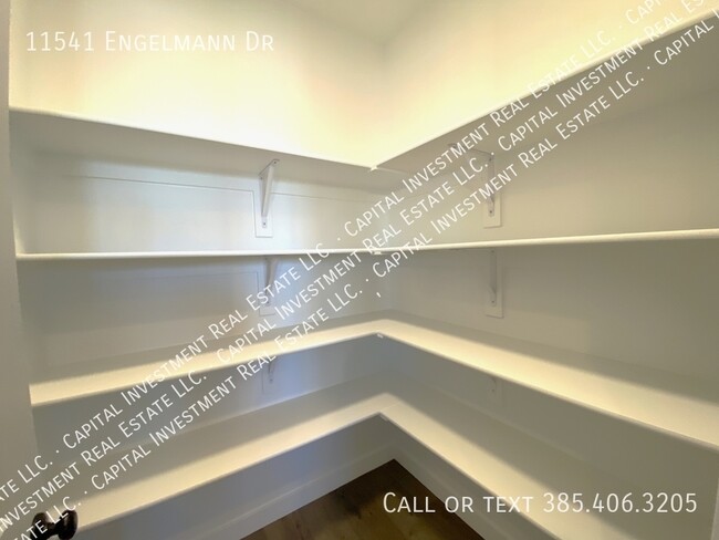 Building Photo - 11541 Engelmann Dr