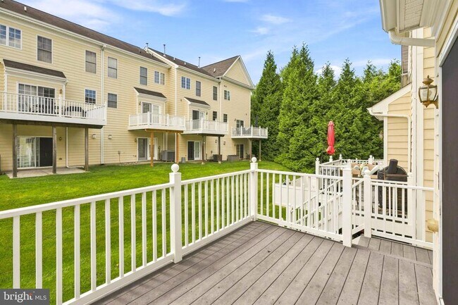 Building Photo - 107 Hearth Ct