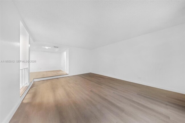 Building Photo - 3650 Inverrary Dr