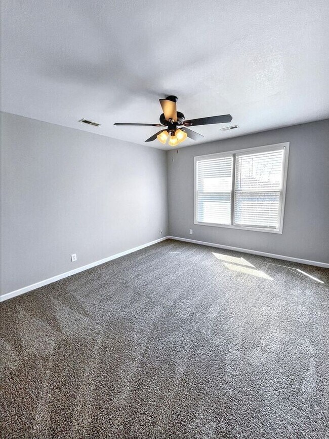 Building Photo - Beautiful 3-Bedroom Home with Modern Comfo...
