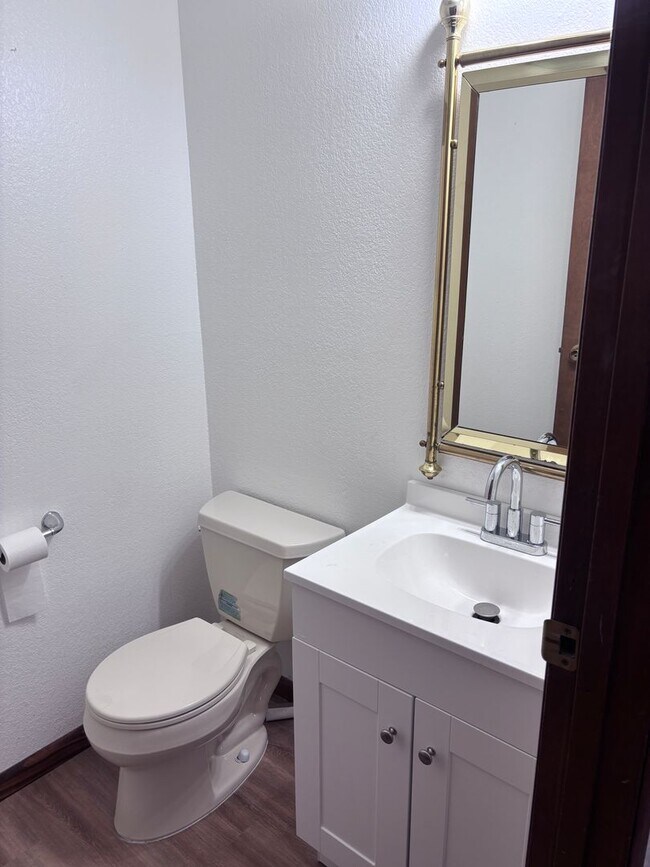 Building Photo - Newly Updated 4 Bedroom East Anchorage Home!