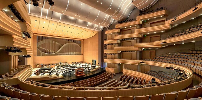 Building Photo - 402 W Dayton St