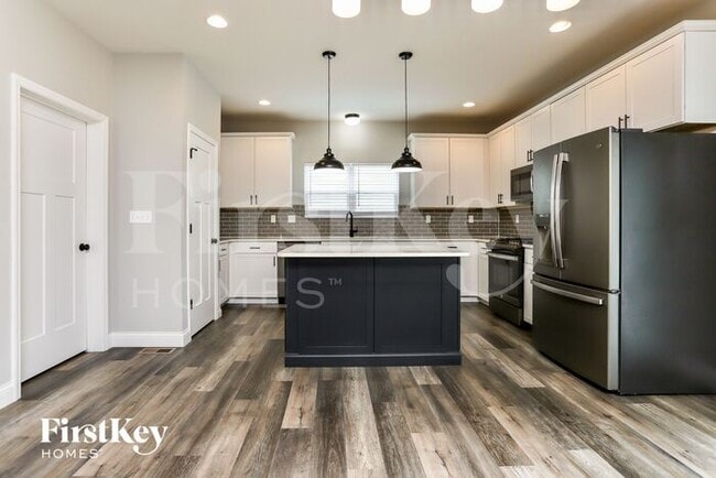 Building Photo - 413 Bittersweet Dr