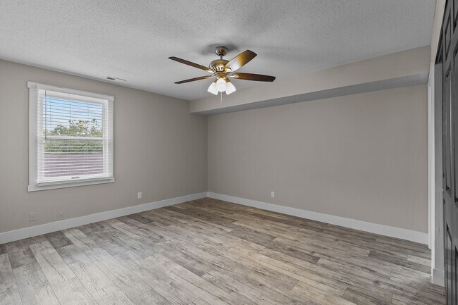 Building Photo - 341 W Pacific Ave