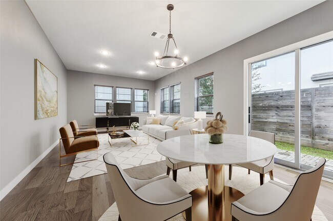 Building Photo - 12025 Royal Oaks Run Dr