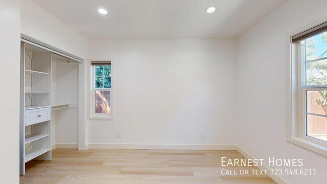 Building Photo - 5844 Vesper Ave