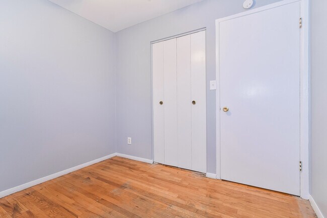 Building Photo - 1217 Baron Ave