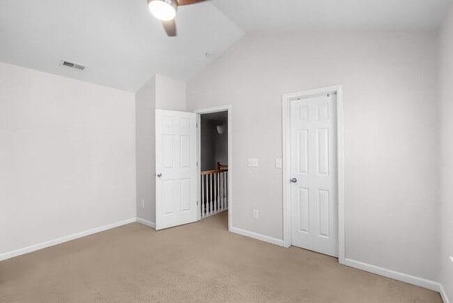 Building Photo - Master-on-Main End-Unit Townhome in Back Creek Villages!