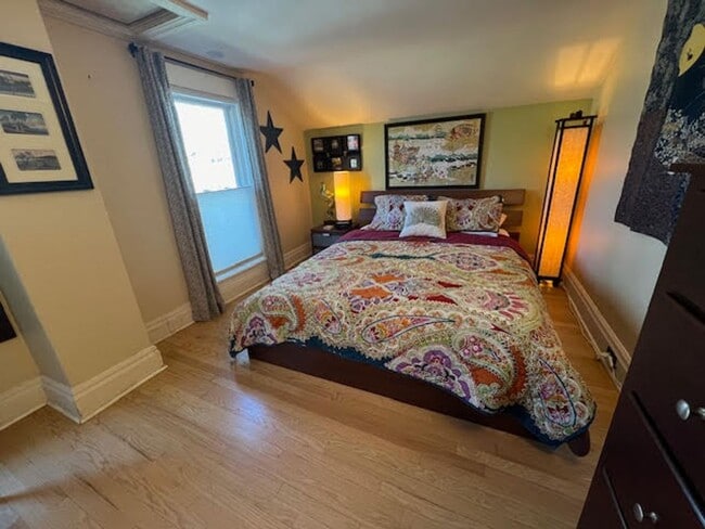 Building Photo - Fully Furnished Beautifully Restored Vintage Home