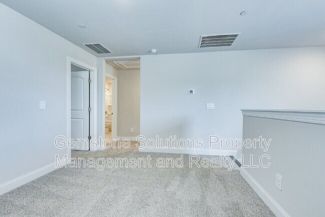 Building Photo - 204 Douglas Bend Rd
